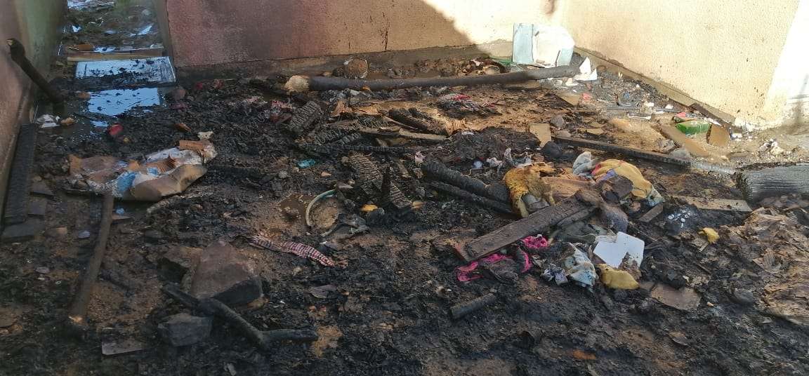 Se incendia patio de una casa en la colonia montañas