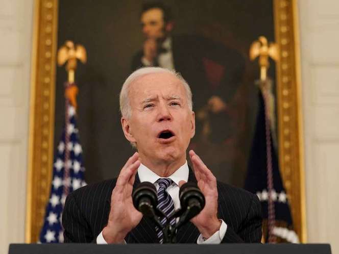 Celebra biden aplicación de 200 millones de vacunas en eu