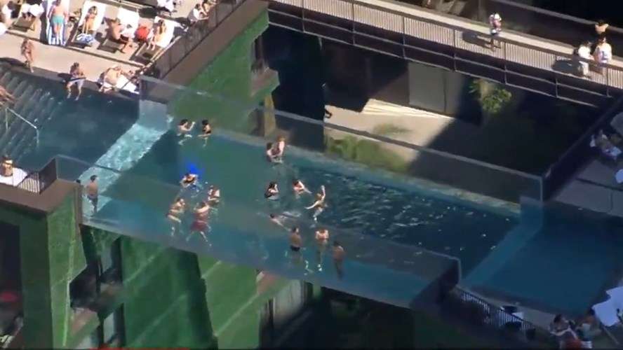 Sky pool, la primera piscina transparente en londres