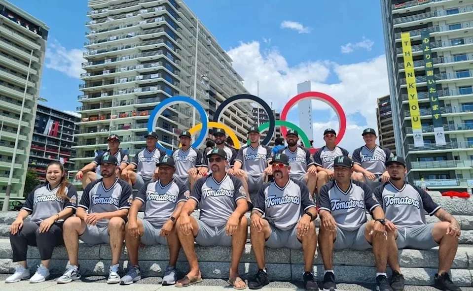 Rompe equipo de béisbol de méxico vestimenta en foto en villa olímpica