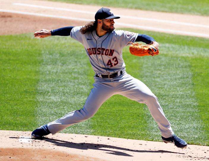 Lanza mccullers sólido y supera a los angelinos