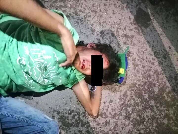 Vecinos atrapan y golpean a presunto ladrón 