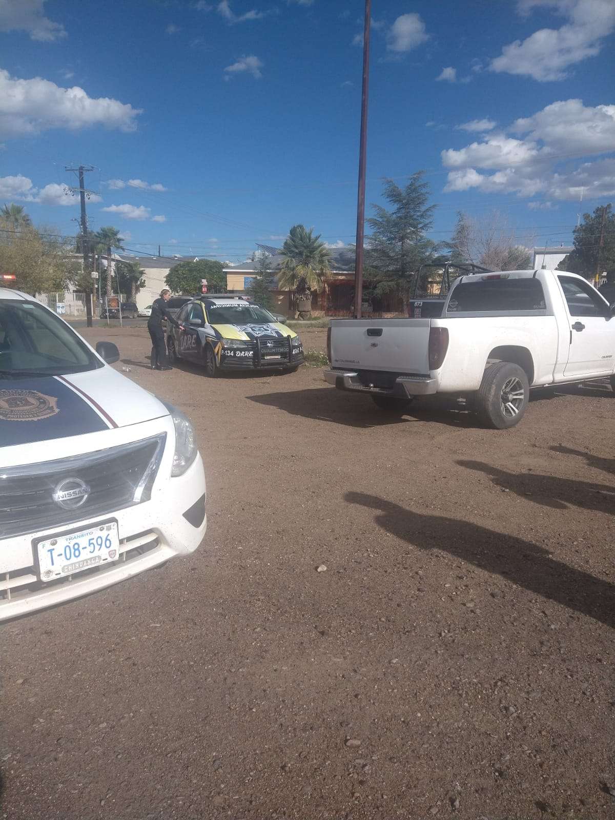 Aseguran a tres menores por hacer donas con auto