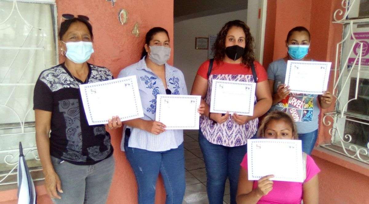 Participan familias en talleres de fortalecimiento y solución de conflictos en el hogar