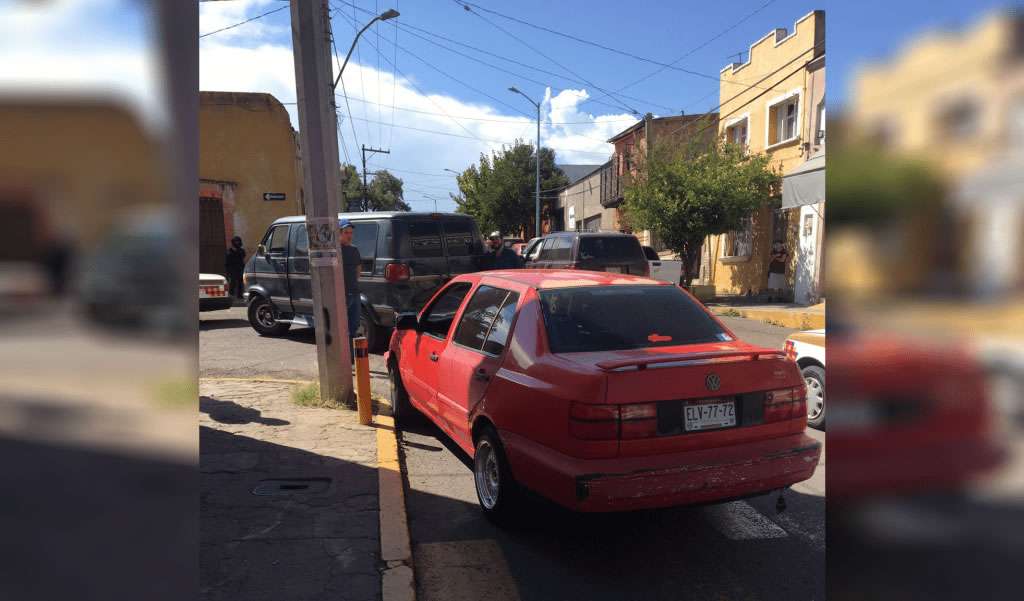 Deja daños materiales choque en la juan rangel