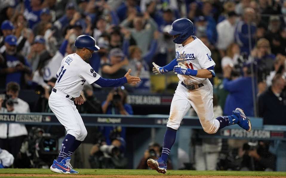 Arrollan dodgers a los bravos y fuerza un sexto juego en la serie