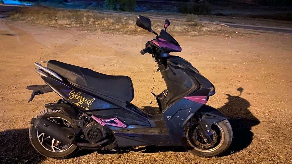 Asegura policía estatal moto abandonada en la vía pública
