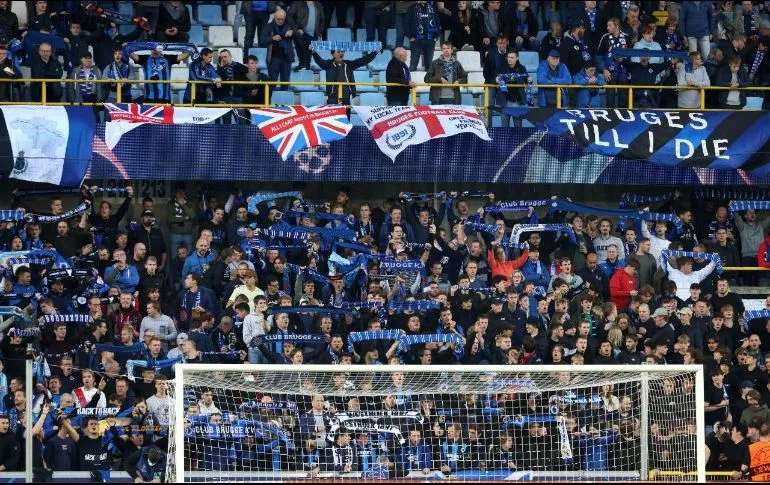 Arrestan a dos aficionados tras agresión a fan del manchester city