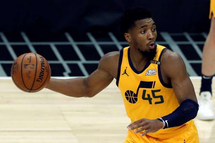 Se mantienen invictos mitchell y los jazz