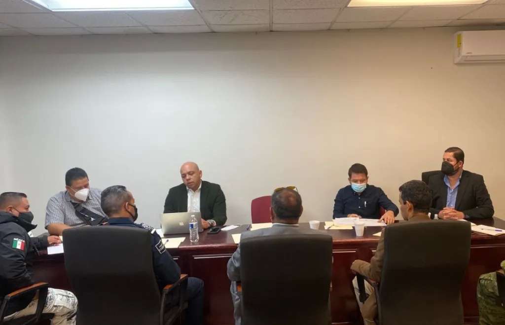 Se reúnen representantes de la mesa de seguridad de parral con el fiscal de distrito