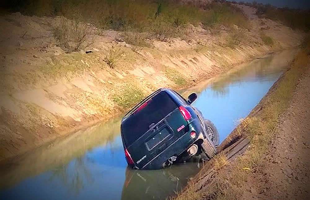 Cae familia a canal en la presa tarahumara