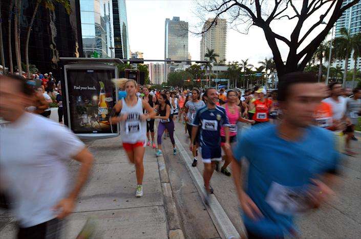 Celebra maratón de miami 20 años con récord de corredores inscritos