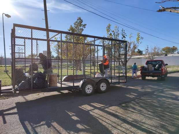 Colocan vecinos jaula para depositar la basura a falta de servicio