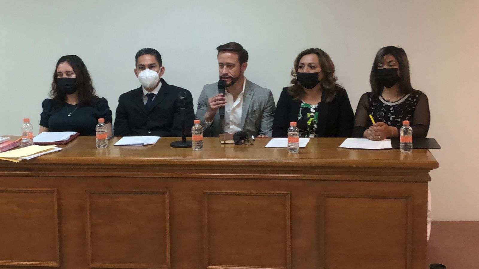 Presentan maestros mexicanos oferta académica y nueva aplicación