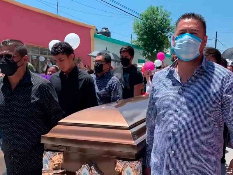 Familiares y amigos dan último adiós a debanhi en galeana, nl
