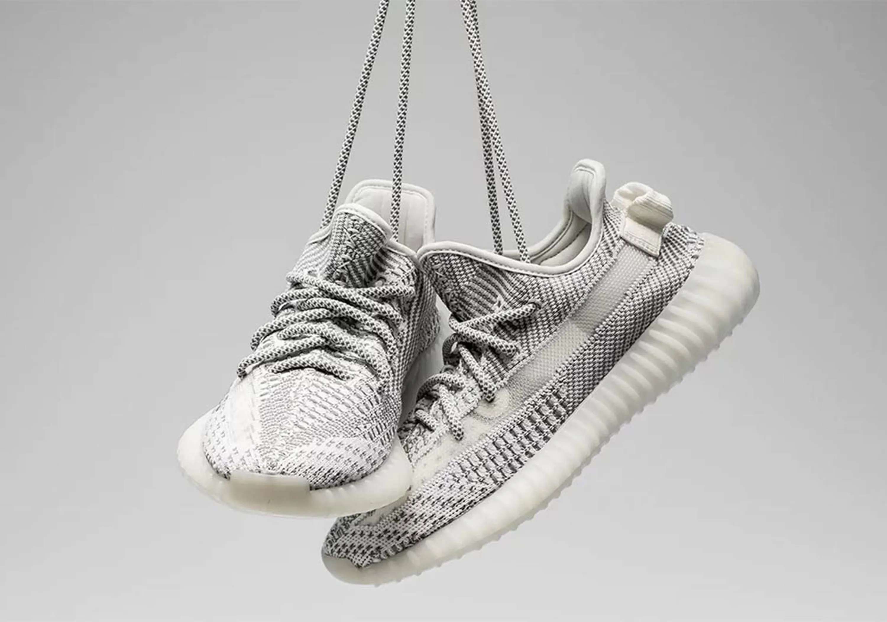 Influencer compara tenis yeezy con unos de coppel y se vuelve viral