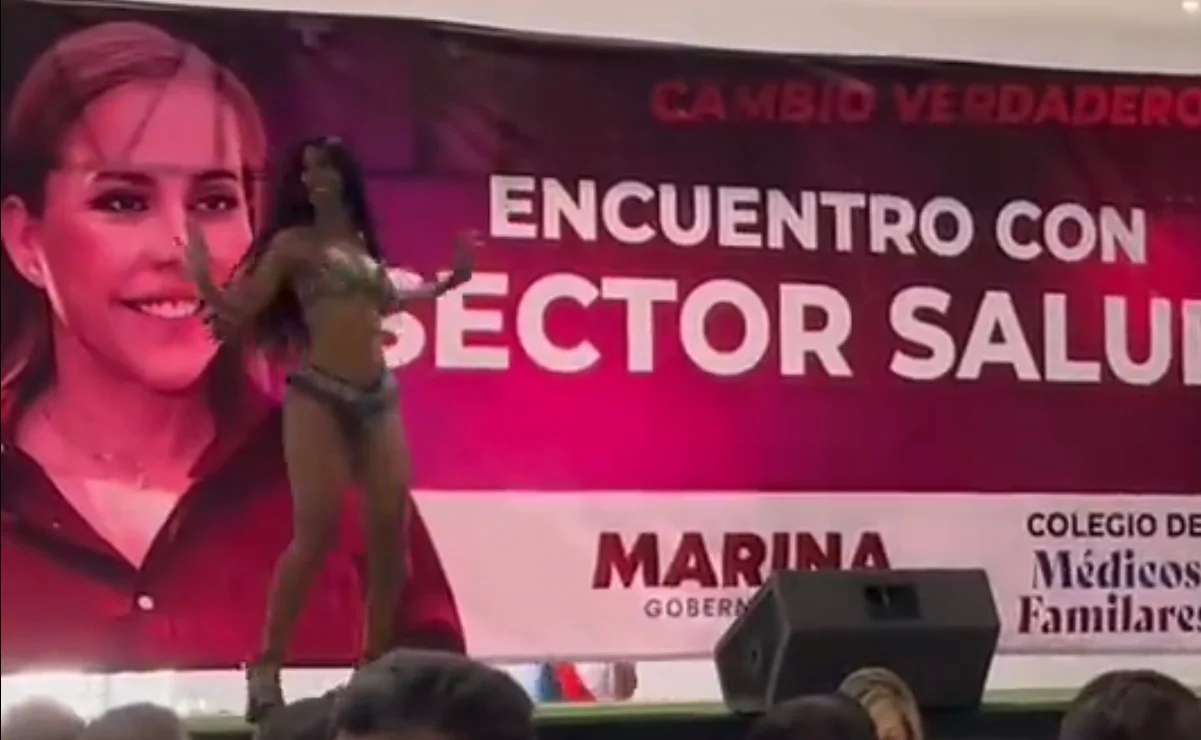 Mujer en bikini baila en campaña de morena en durango