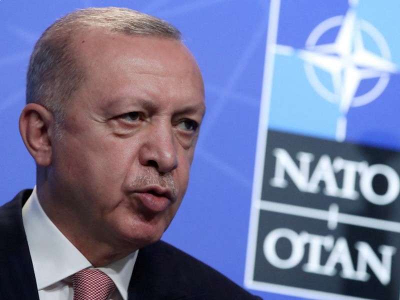 Pide turquía a suecia detener apoyo a kurdos