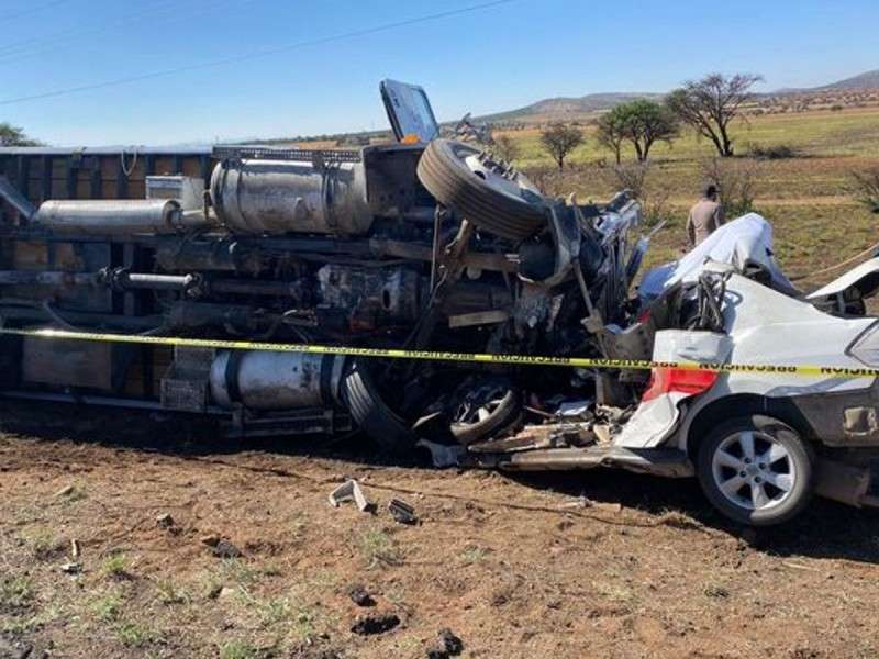 Mueren 4 adultos y un menor en accidente carretero en durango