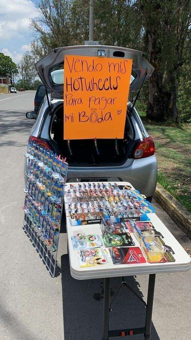 Vende su colección de carritos hot wheels para costear su boda