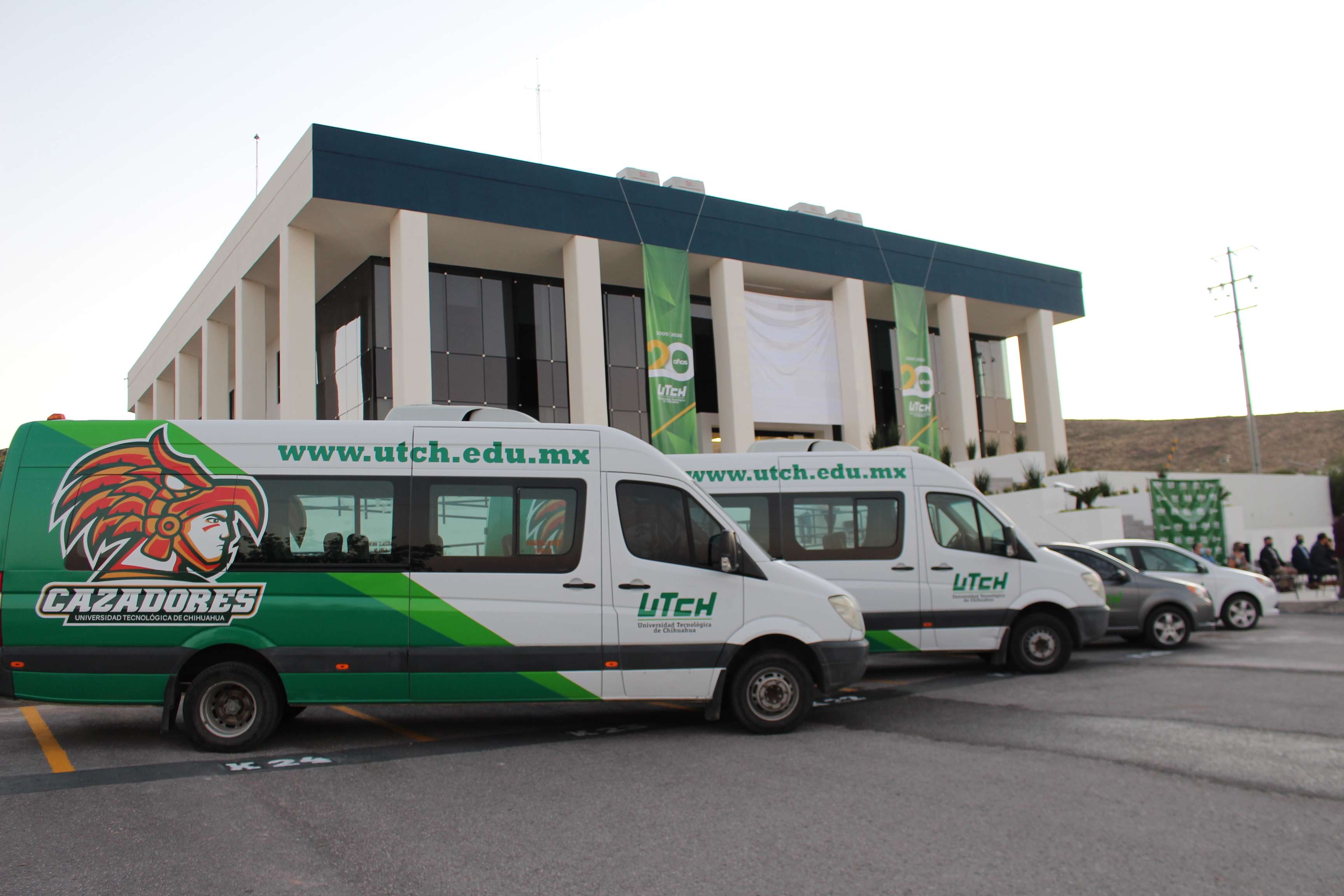 Realizan estudiantes de la utch prácticas profesionales para concluir sus estudios