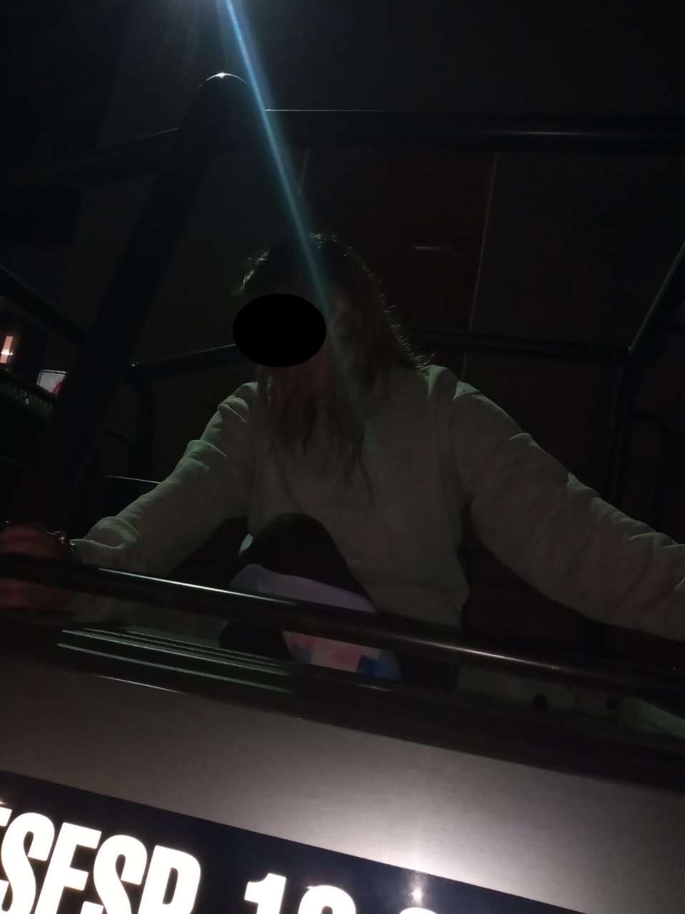 Le pide a su amiga que vaya por ella y terminan peleando