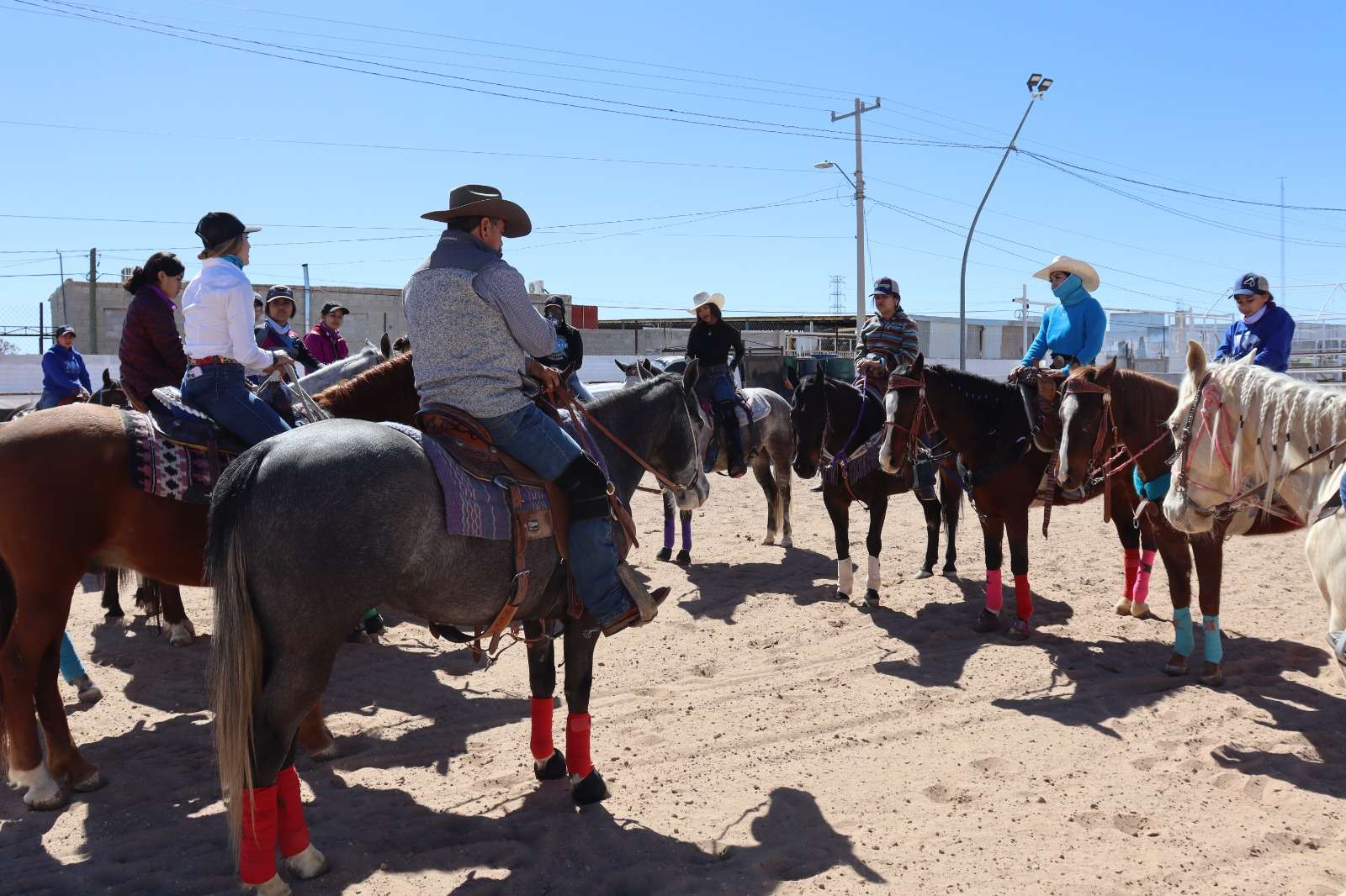 Inició hoy clínica de rodeo para amazonas de Ciudad Juárez