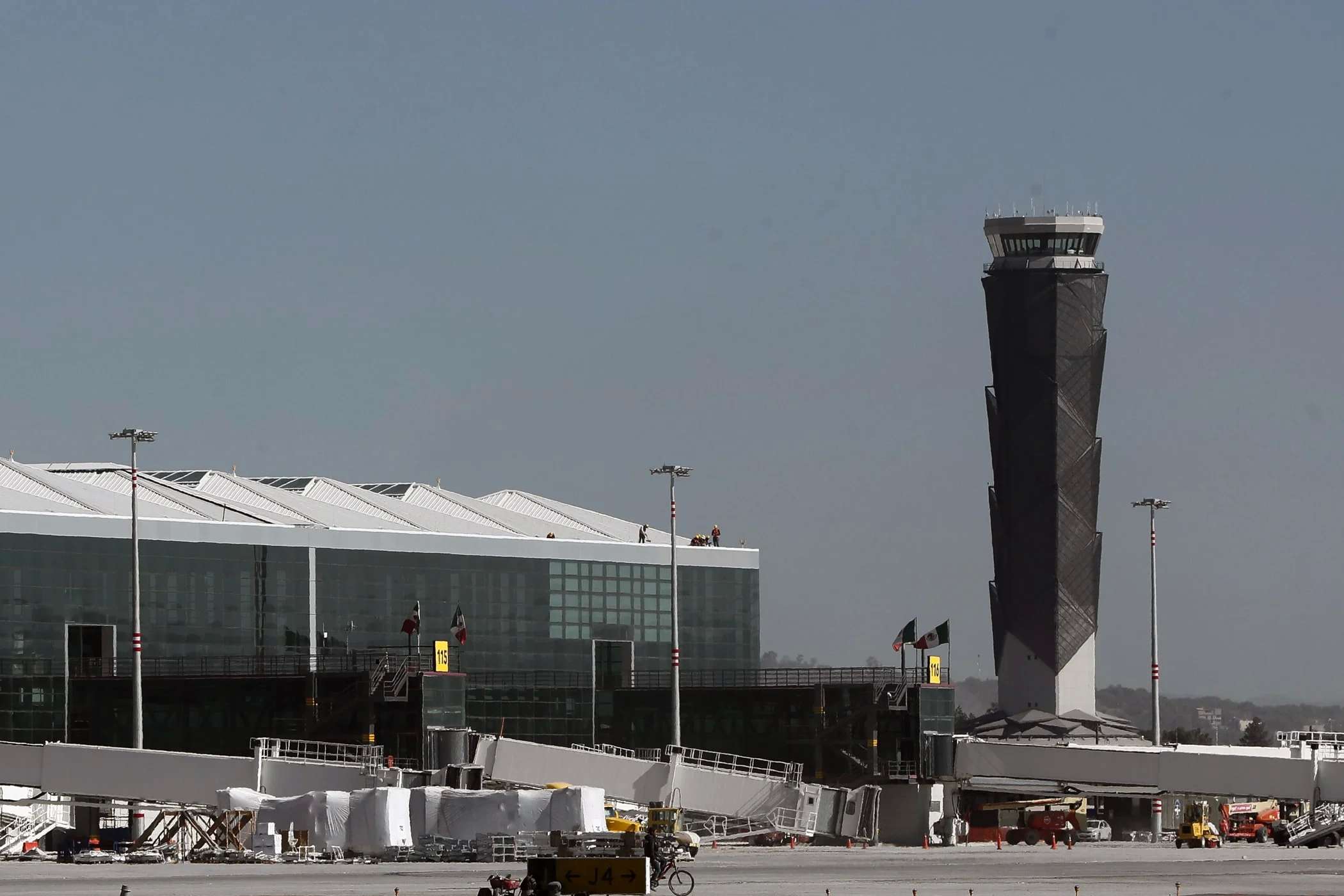 Sale AIFA del top 10 de aeropuertos con mayor tráfico nacional