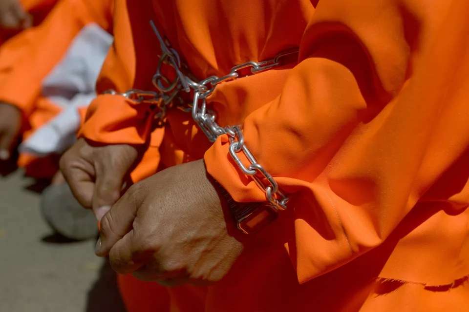 Cadena perpetua a adolescente, mato de 114 puñaladas a una menor