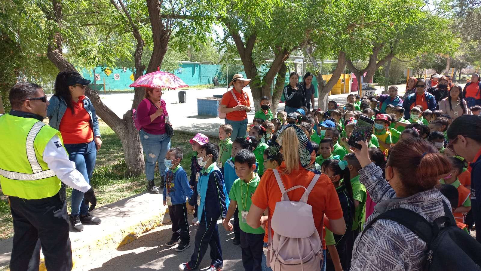 Visitan la mini ciudad vial menores del Jardín de Niños José María Sánchez Meza