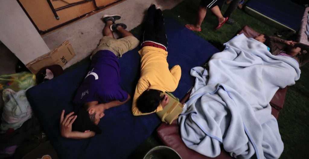 Encuentran a casi 500 migrantes detenidos en Puebla