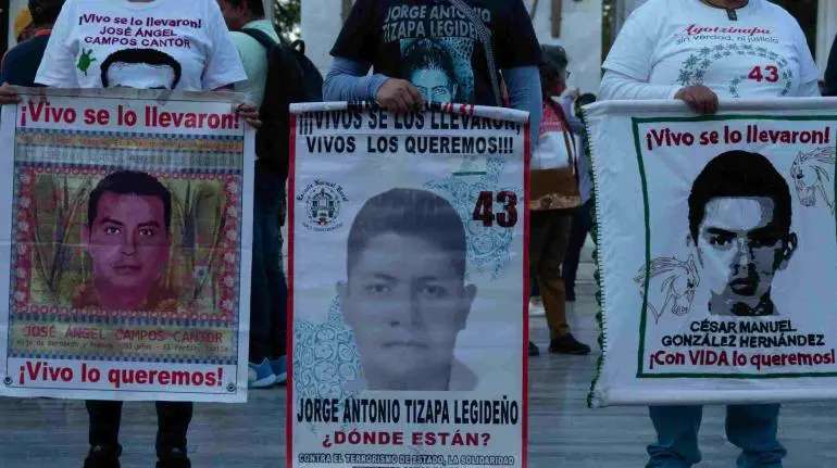 Dictan auto de formal prisión a 8 militares del caso Ayotzinapa