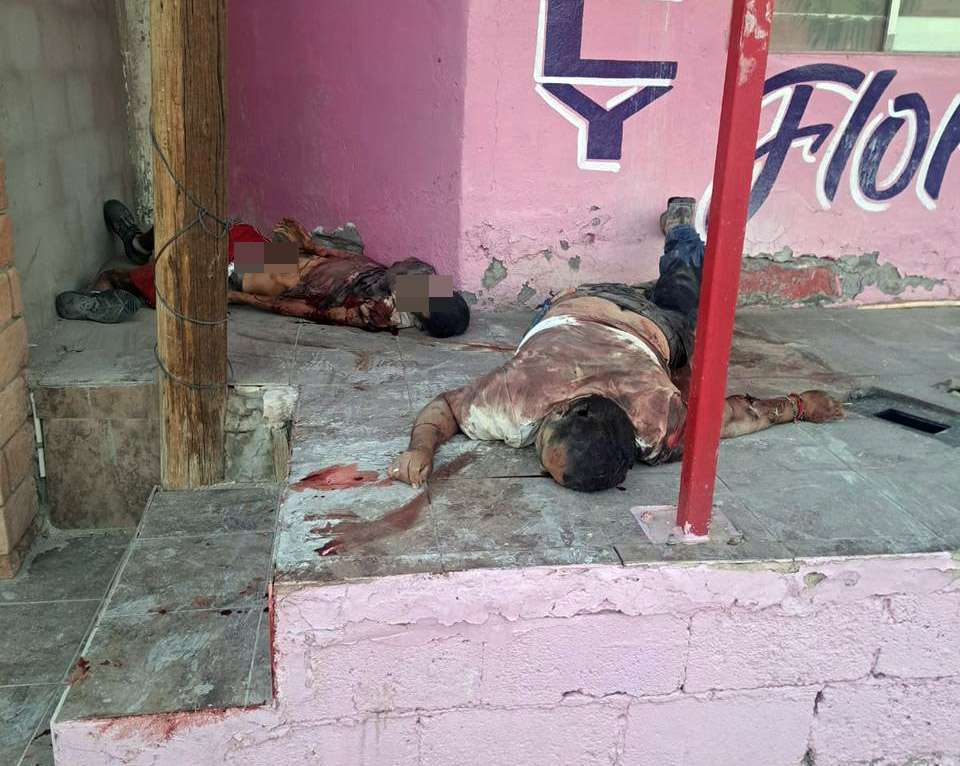 Abandonan 2 ejecutados afuera de funeraria en Ojinaga