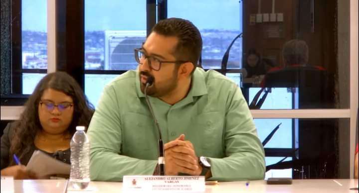 Propone regidor del Pan licencias de funcionamiento permanentes en apoyo a pequeños negocios