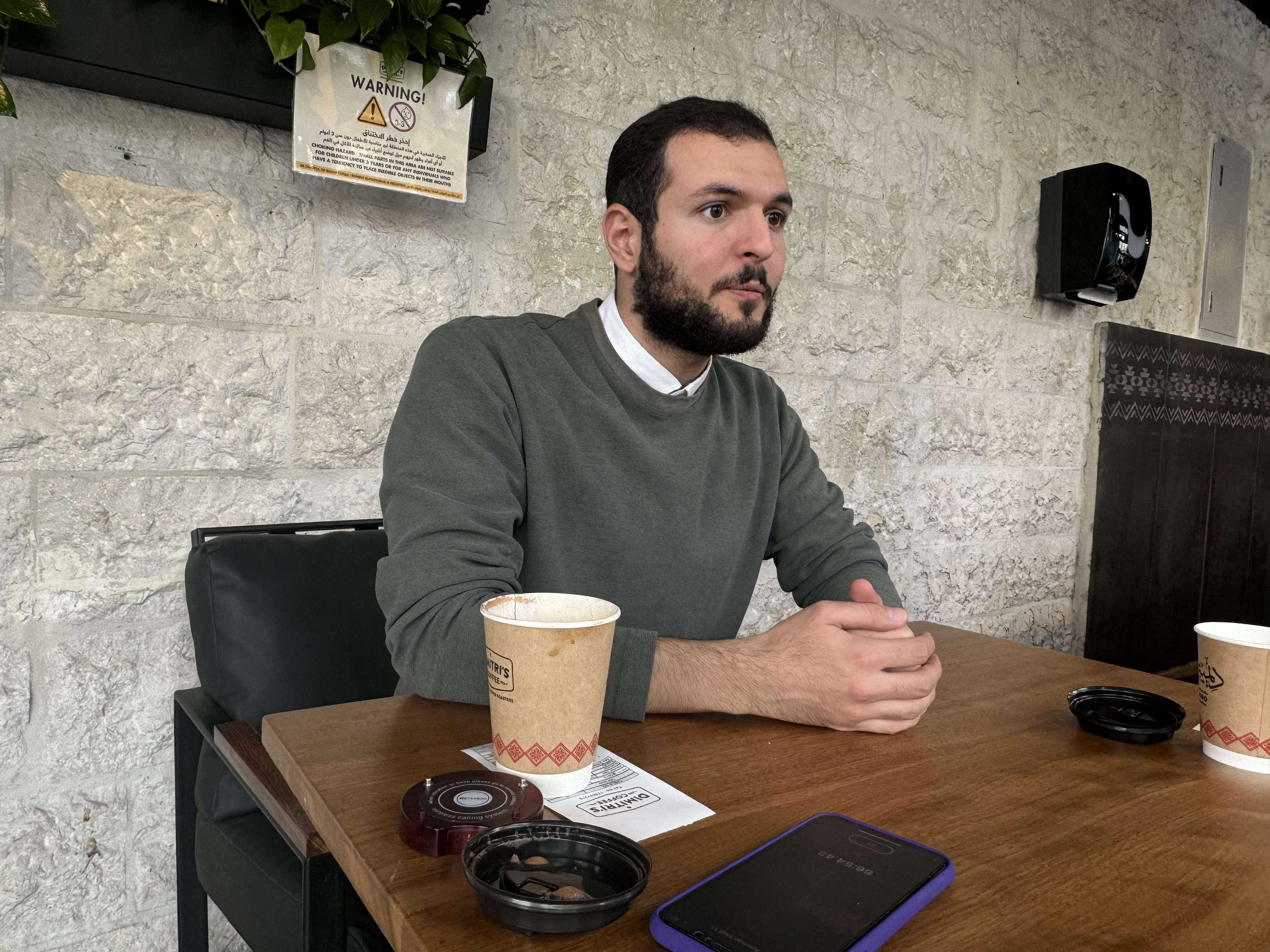 En el café