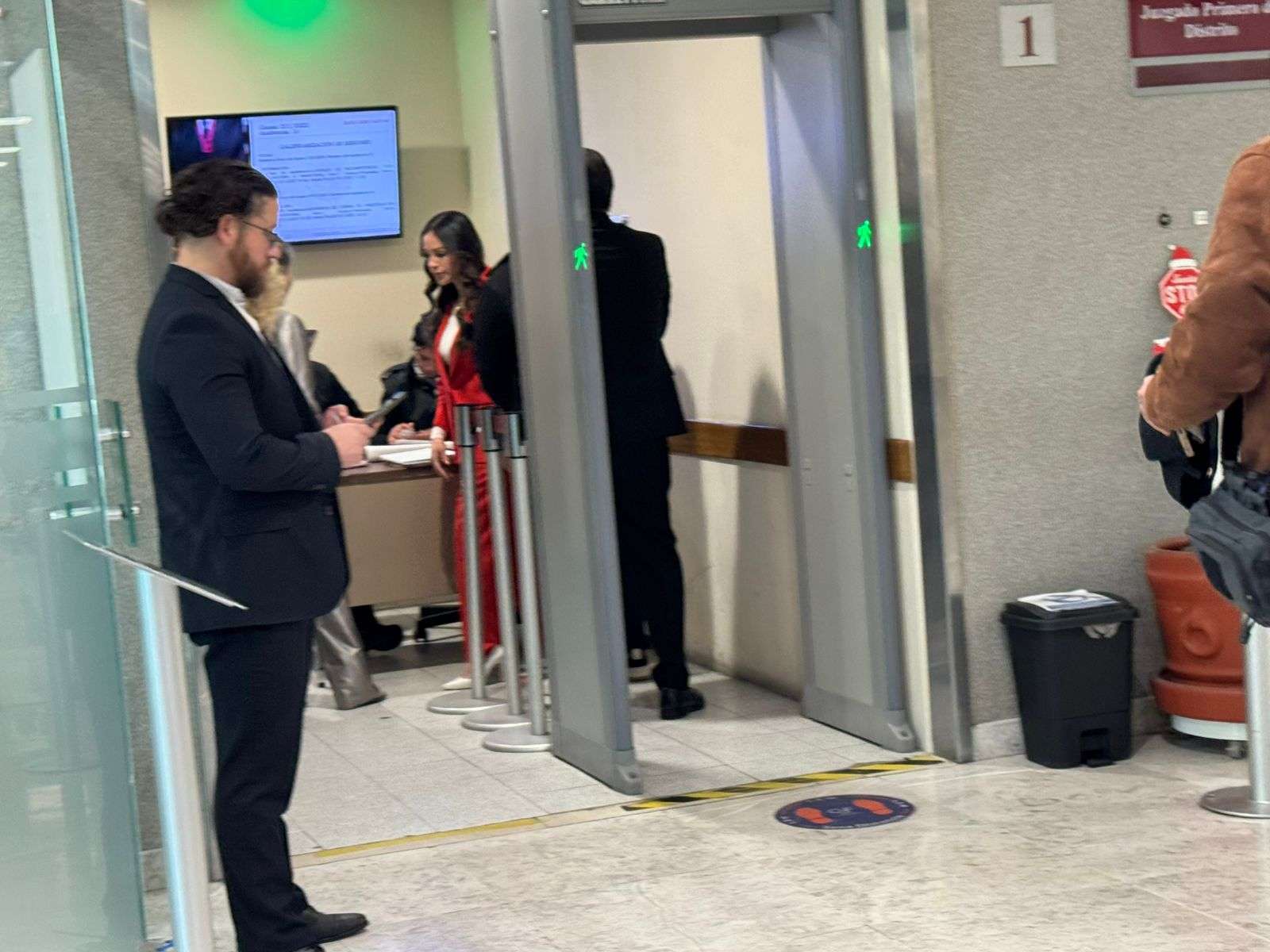 Reconstruyen amenaza con pistola en el juicio de Borruel