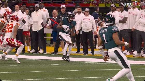 Arranca explosivo Super Bowl con Chiefs defendiendo