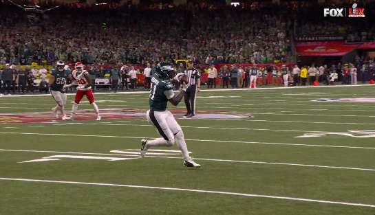 Domina Eagles el Super Bowl en 24-0