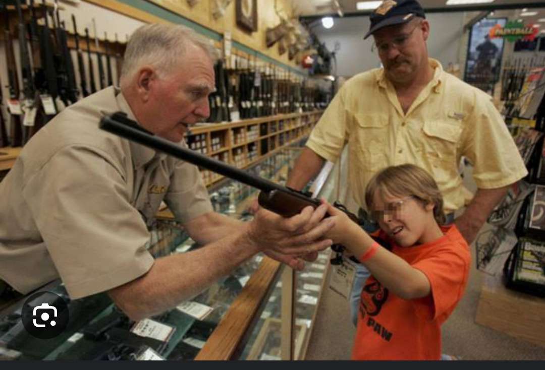 LAS ARMAS LAS CARGA EL DIABLO
Y LAS VENDEN LOS GRINGOS