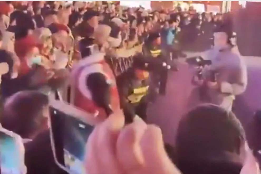Un robot se vuelve loco y ataca a personas en un festival