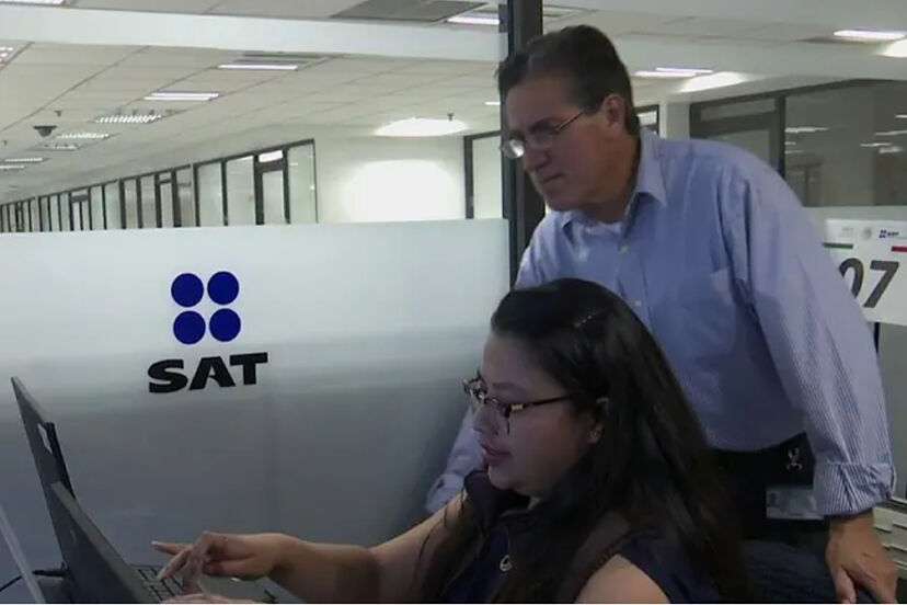 Asegura Sheinbaum que no hay retrasos en devoluciones del SAT