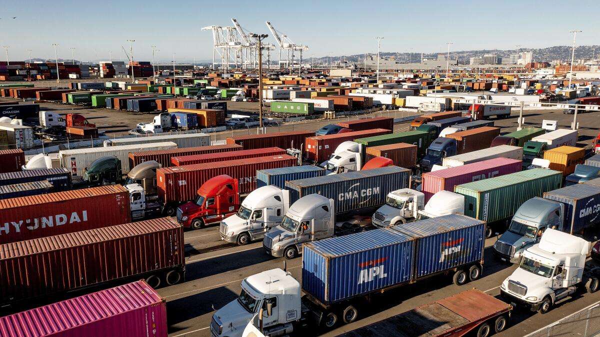 Decreta Trump inglés obligatorio para transportistas