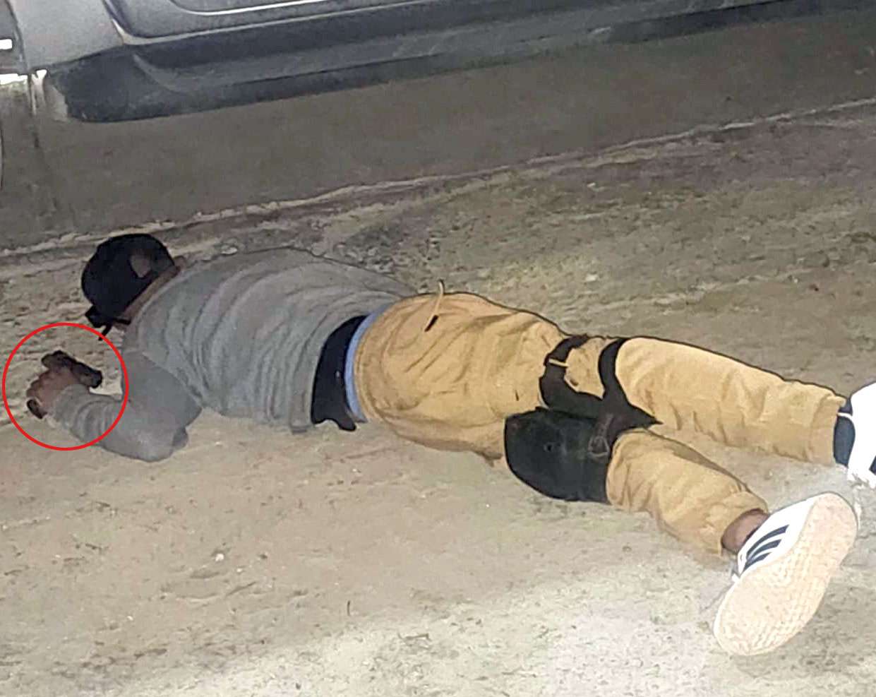 Mata a balazos uno intruso armado que allanó su finca