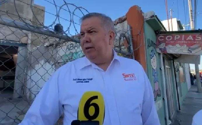 Marchan más de 2 mil trabajadores con la Sección 42 del Snte