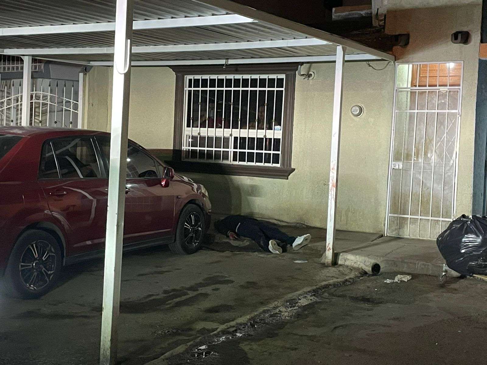 Ejecutan a uno y hieren a 2 mujeres en Chihuahua 2000
