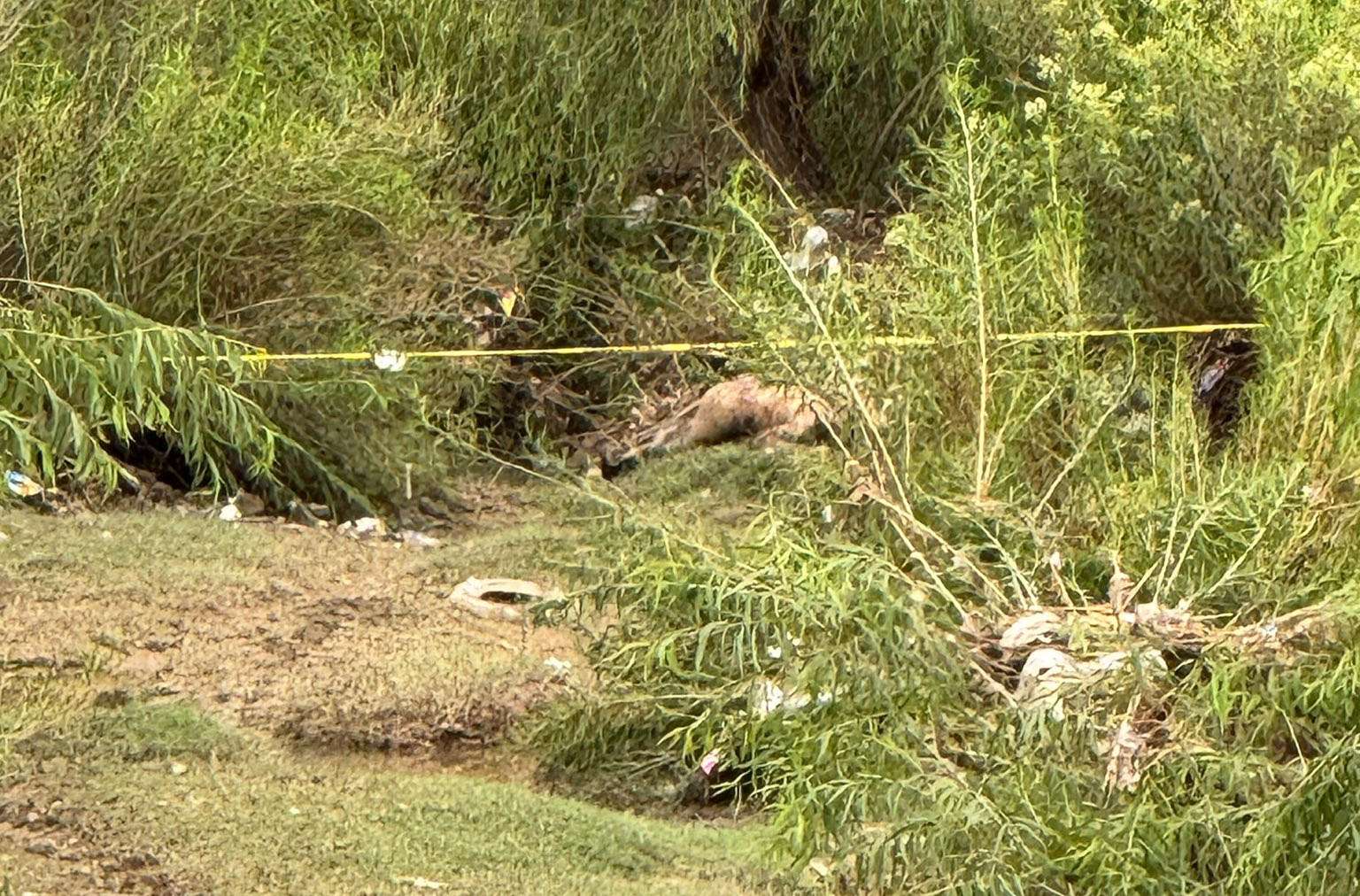 Hallan un muerto en río de Parral; al parecer lo arrastró el agua