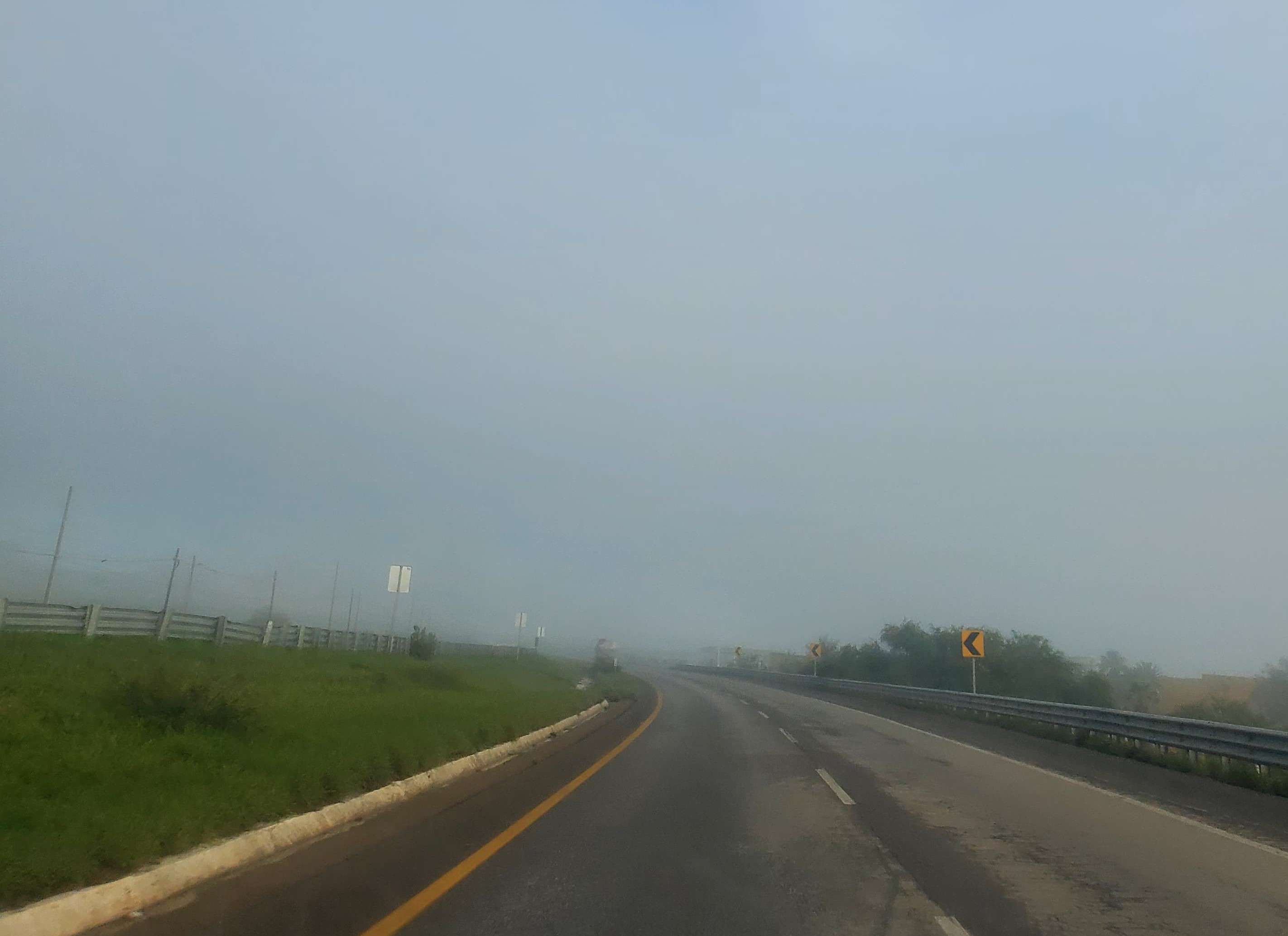 Cubre neblina parte de la carretera a Delicias