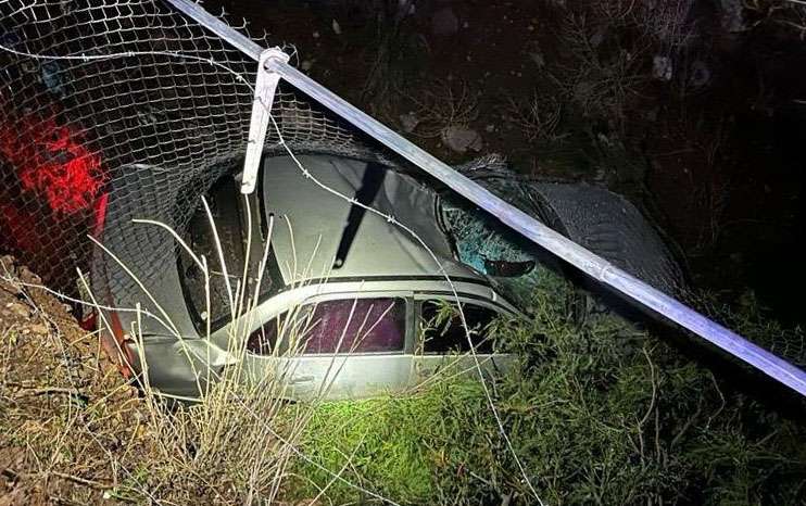 Muere aplastado por su vehículo al caer de puente en la Sacramento