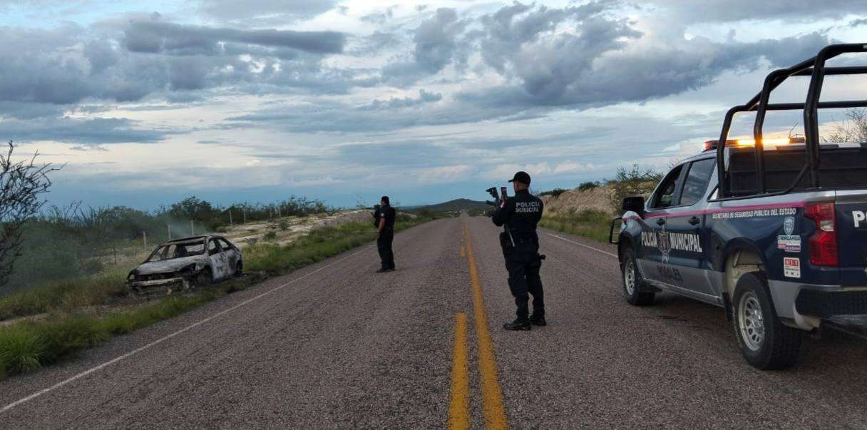 Hallan auto calcinado en la carretera Rosales a Satevó
