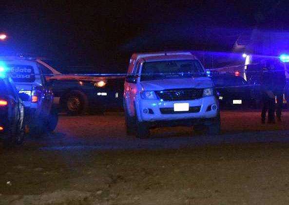 Fallece guiadora al chocar camioneta con una barda
